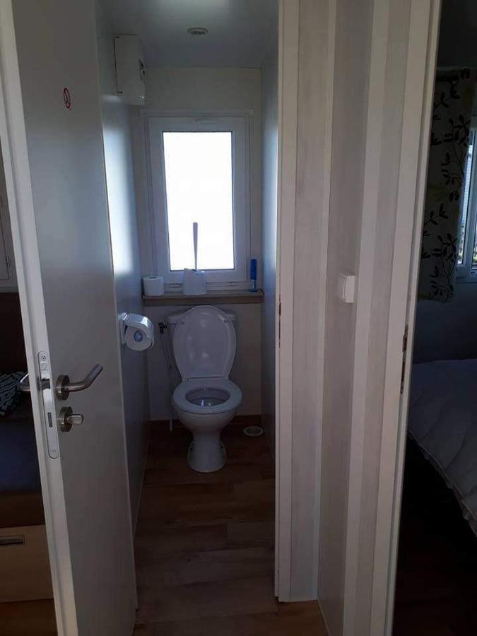 Luxueuze Stacaravan In Bredene Met Eigen Terras En Tuintje Екстериор снимка