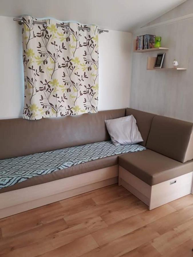 Luxueuze Stacaravan In Bredene Met Eigen Terras En Tuintje Екстериор снимка