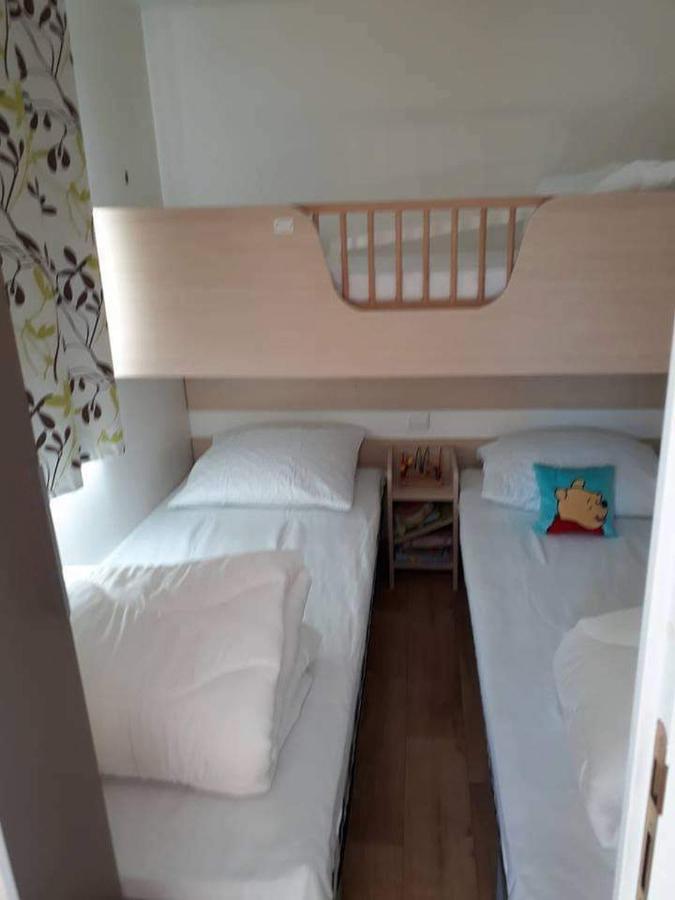 Luxueuze Stacaravan In Bredene Met Eigen Terras En Tuintje Екстериор снимка