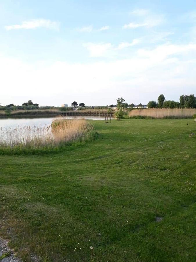 Luxueuze Stacaravan In Bredene Met Eigen Terras En Tuintje Екстериор снимка