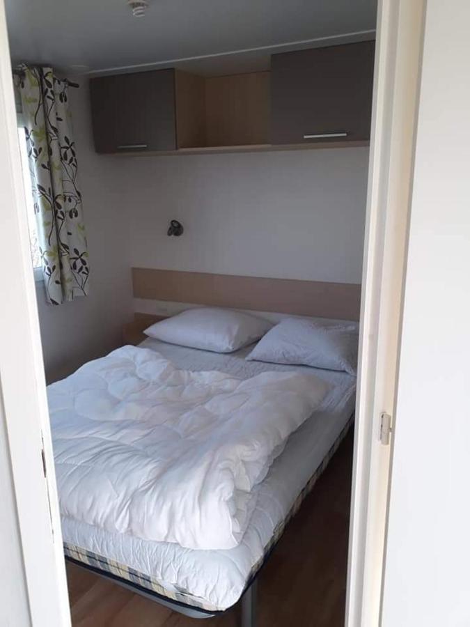Luxueuze Stacaravan In Bredene Met Eigen Terras En Tuintje Екстериор снимка