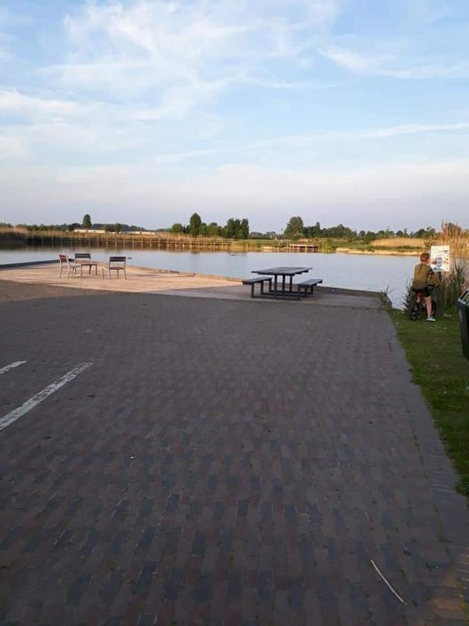 Luxueuze Stacaravan In Bredene Met Eigen Terras En Tuintje Екстериор снимка