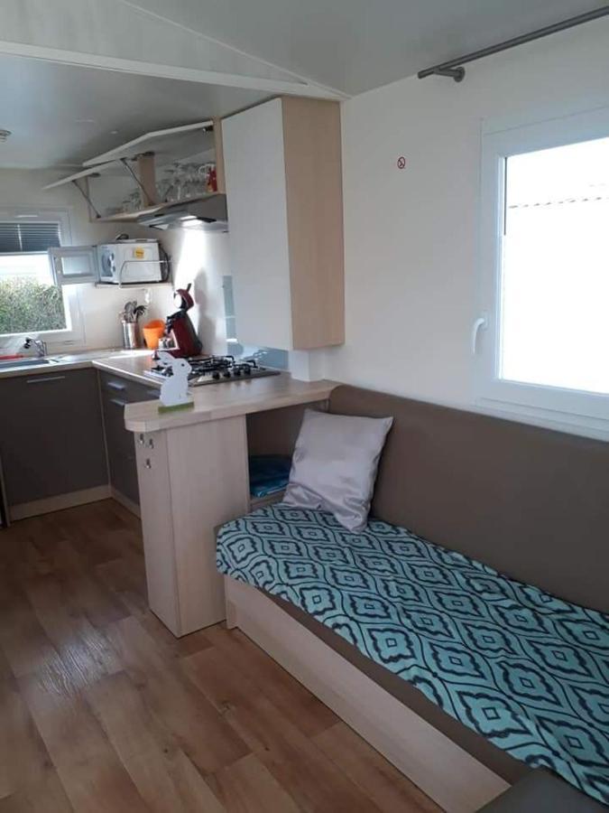 Luxueuze Stacaravan In Bredene Met Eigen Terras En Tuintje Екстериор снимка