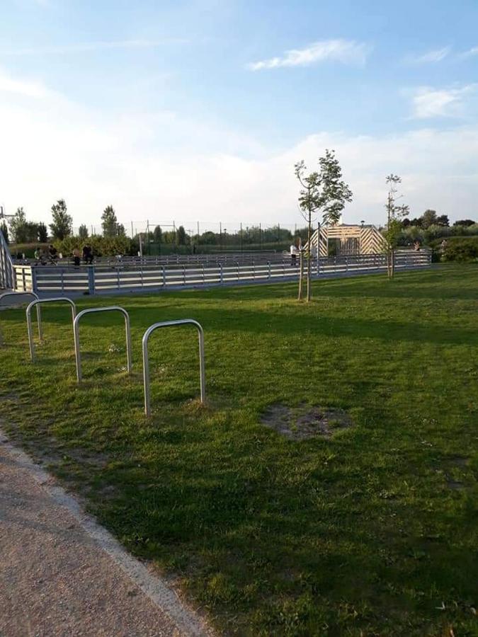 Luxueuze Stacaravan In Bredene Met Eigen Terras En Tuintje Екстериор снимка