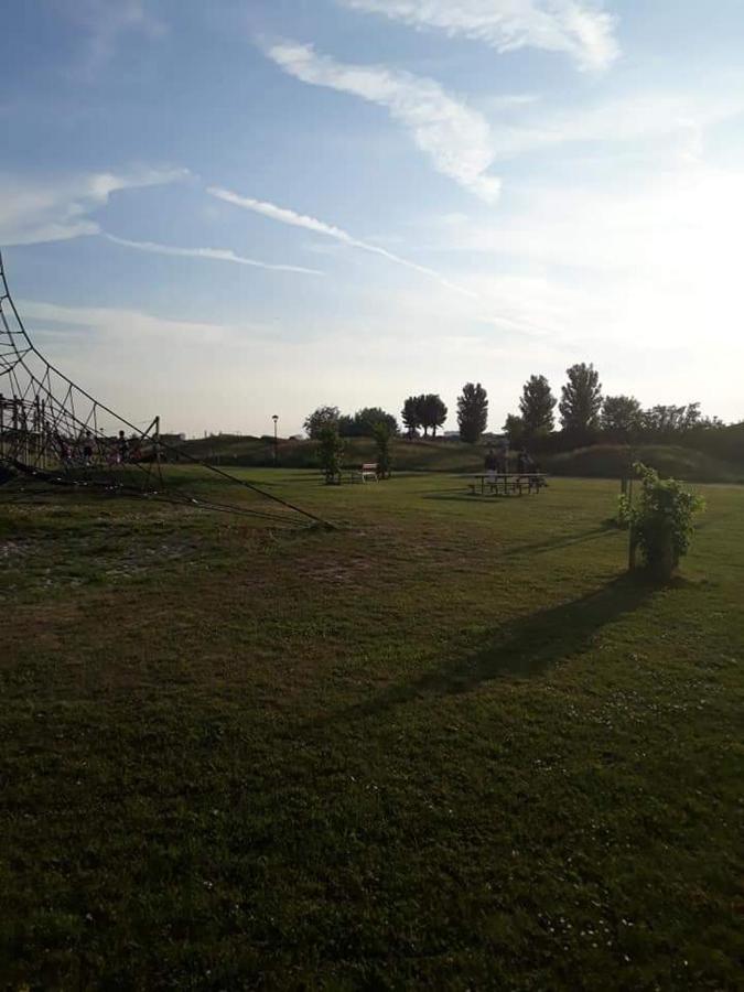 Luxueuze Stacaravan In Bredene Met Eigen Terras En Tuintje Екстериор снимка