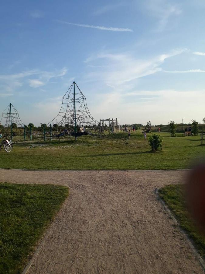 Luxueuze Stacaravan In Bredene Met Eigen Terras En Tuintje Екстериор снимка