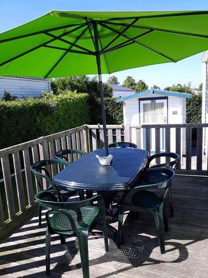 Luxueuze Stacaravan In Bredene Met Eigen Terras En Tuintje Екстериор снимка