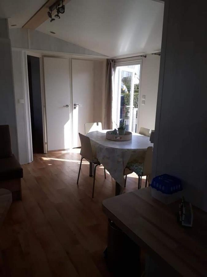 Luxueuze Stacaravan In Bredene Met Eigen Terras En Tuintje Екстериор снимка