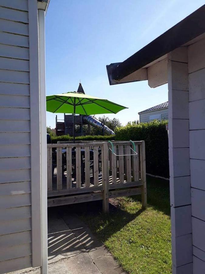 Luxueuze Stacaravan In Bredene Met Eigen Terras En Tuintje Екстериор снимка